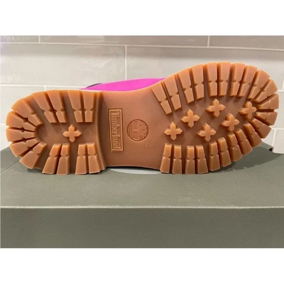6in dark pink womens timberlands size 7.5. NEVER WORN. BRAND NEW! VERY RARE!! - Picture 7 of 10